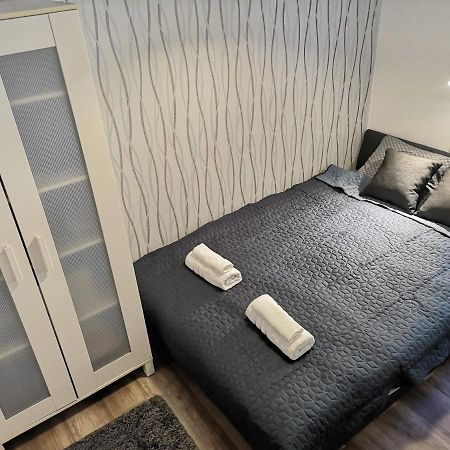 Central Home Apartment In The City Center Eger Exteriör bild