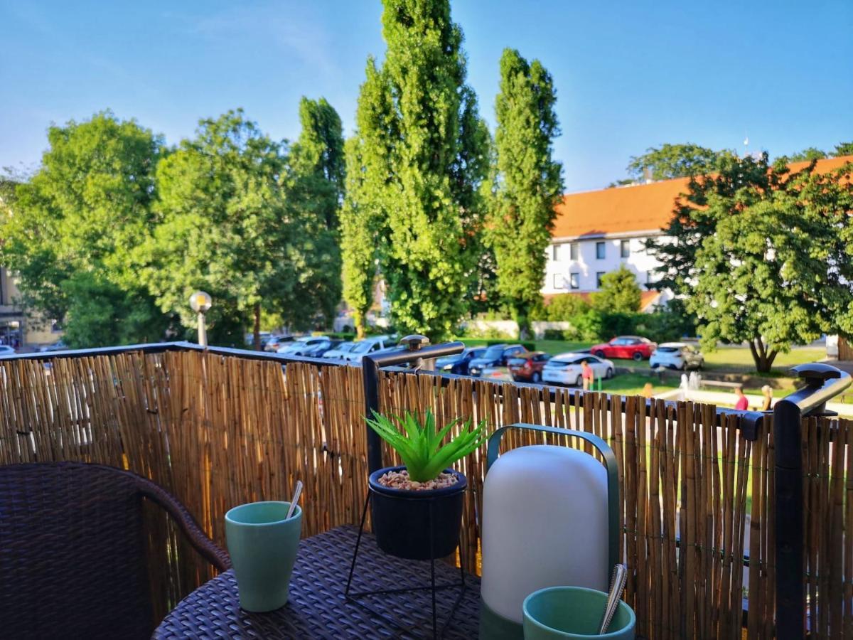 Central Home Apartment In The City Center Eger Exteriör bild