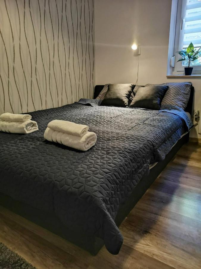 Central Home Apartment In The City Center Eger Exteriör bild