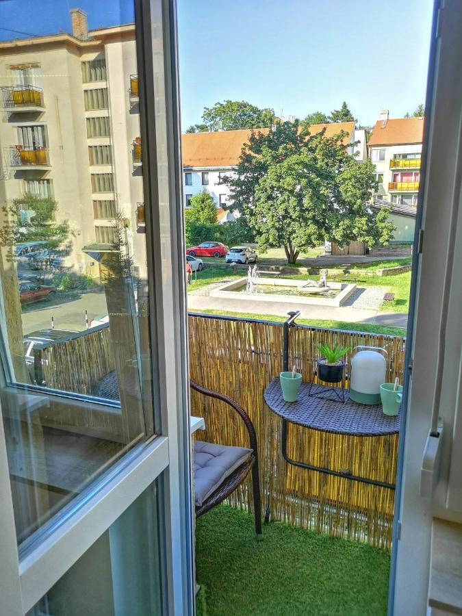 Central Home Apartment In The City Center Eger Exteriör bild