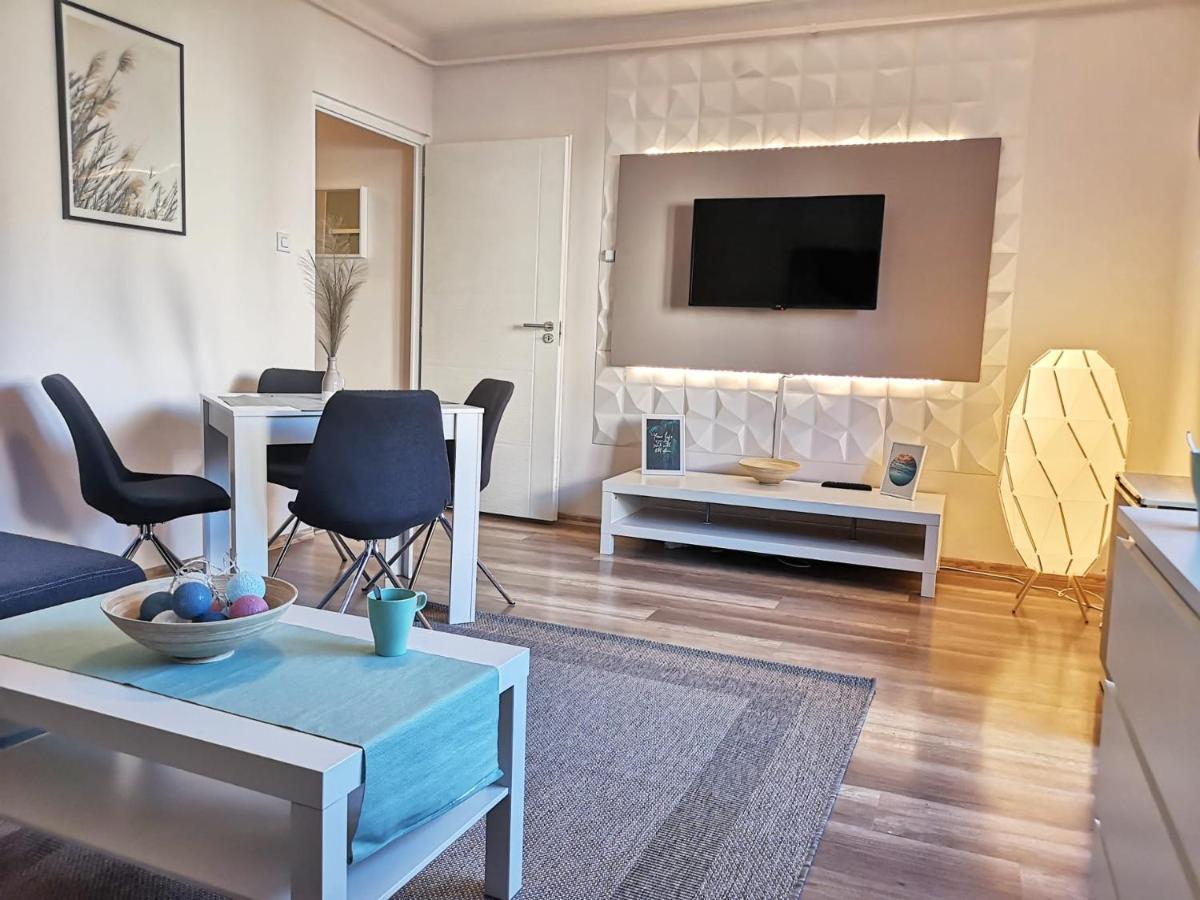 Central Home Apartment In The City Center Eger Exteriör bild